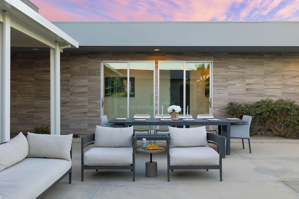 The Polo Villas by AvantStay – Modern Oasis Near Empire Polo Club
