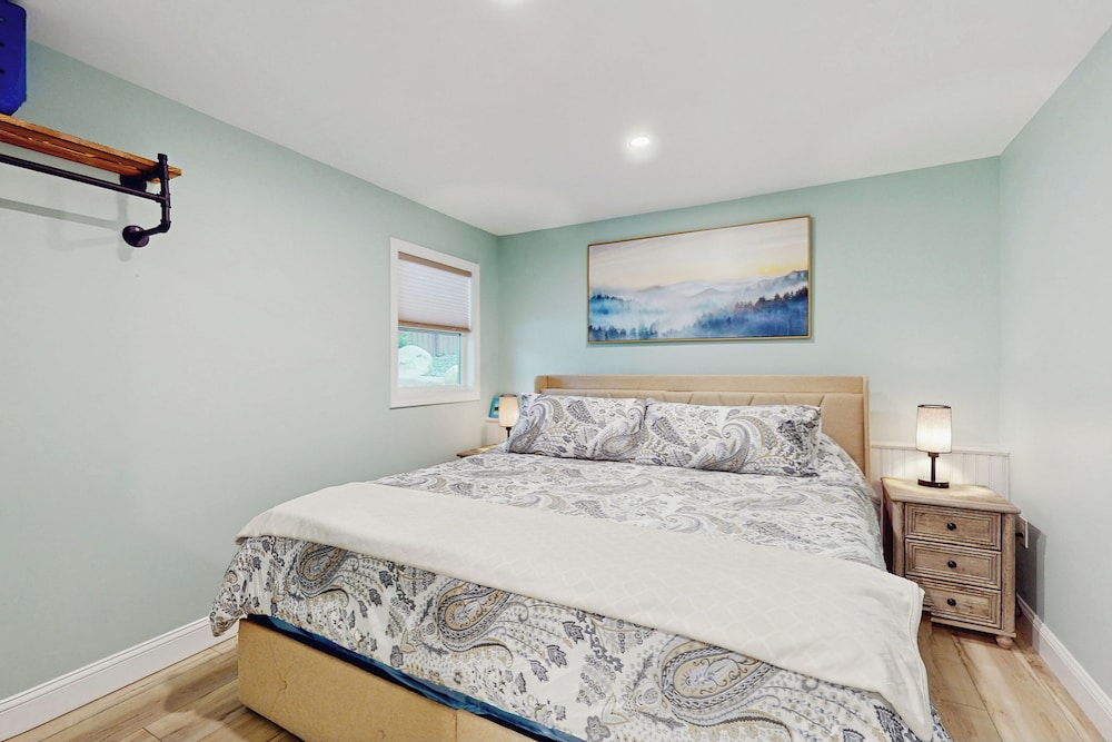 2 BR Lakefront House w/ Hot Tub in ADK Park