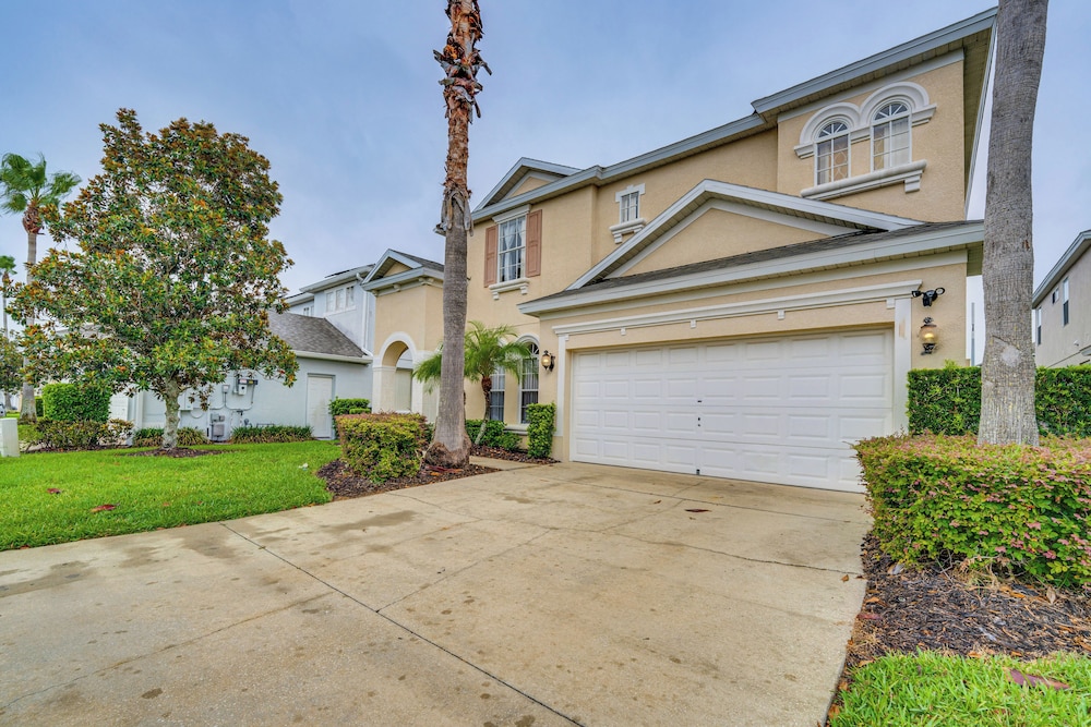 14 Mi to Disney: Spacious Home w/ Pool & Lanai!