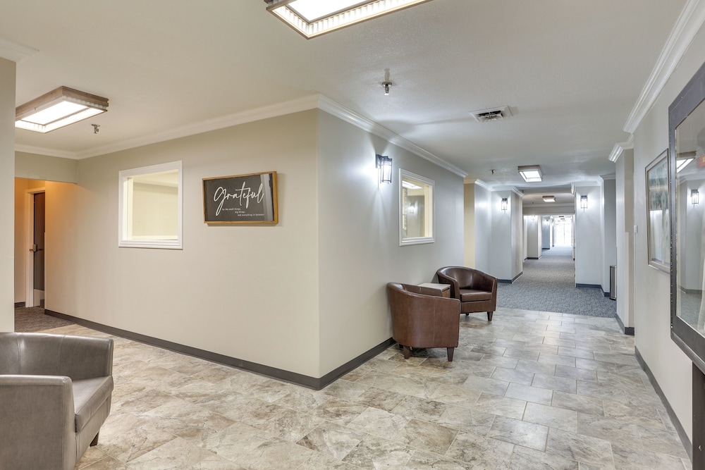 < 1 Mi to Oakland City University: Cozy Apartment