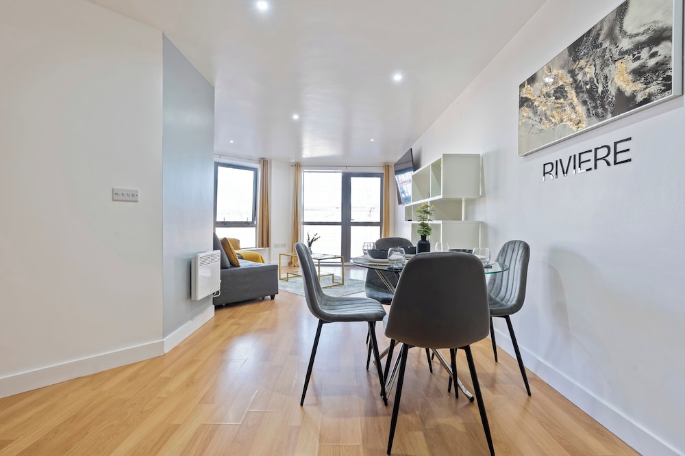 Chic Birmingham Apartment With 2 Bedrooms