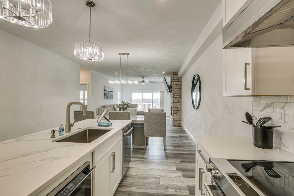 Walk to Mississippi River: Grafton Townhome!