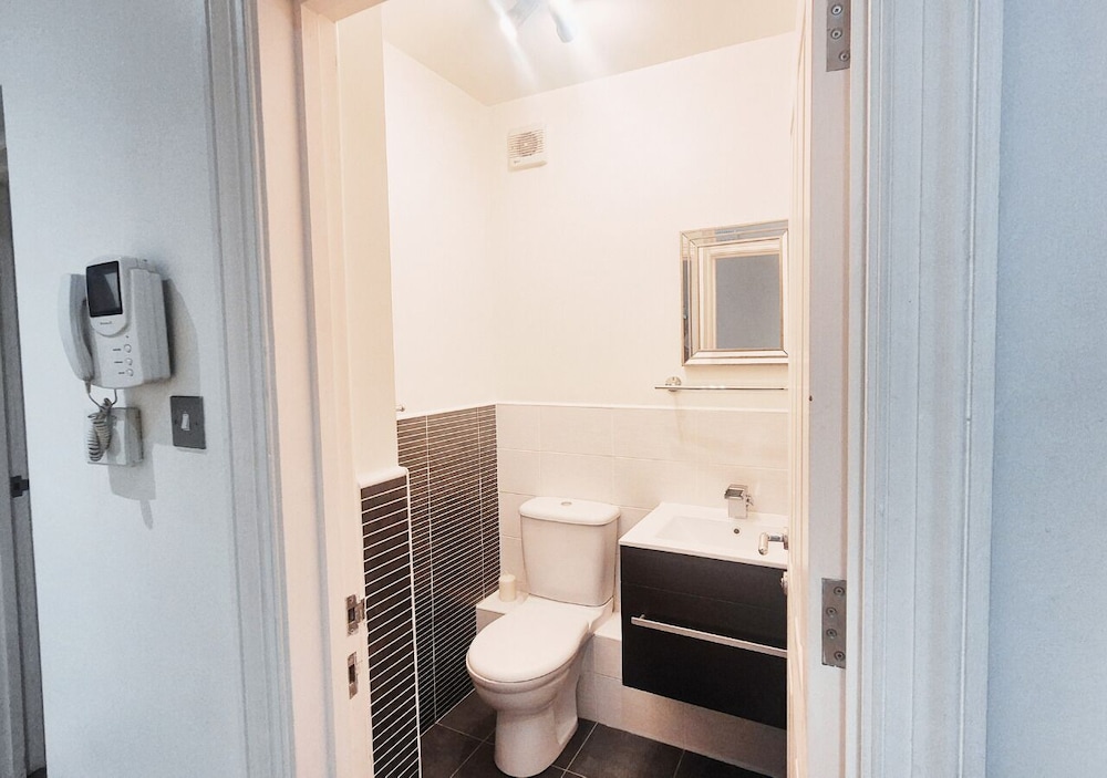 Luxurious & Spacious 2BR
