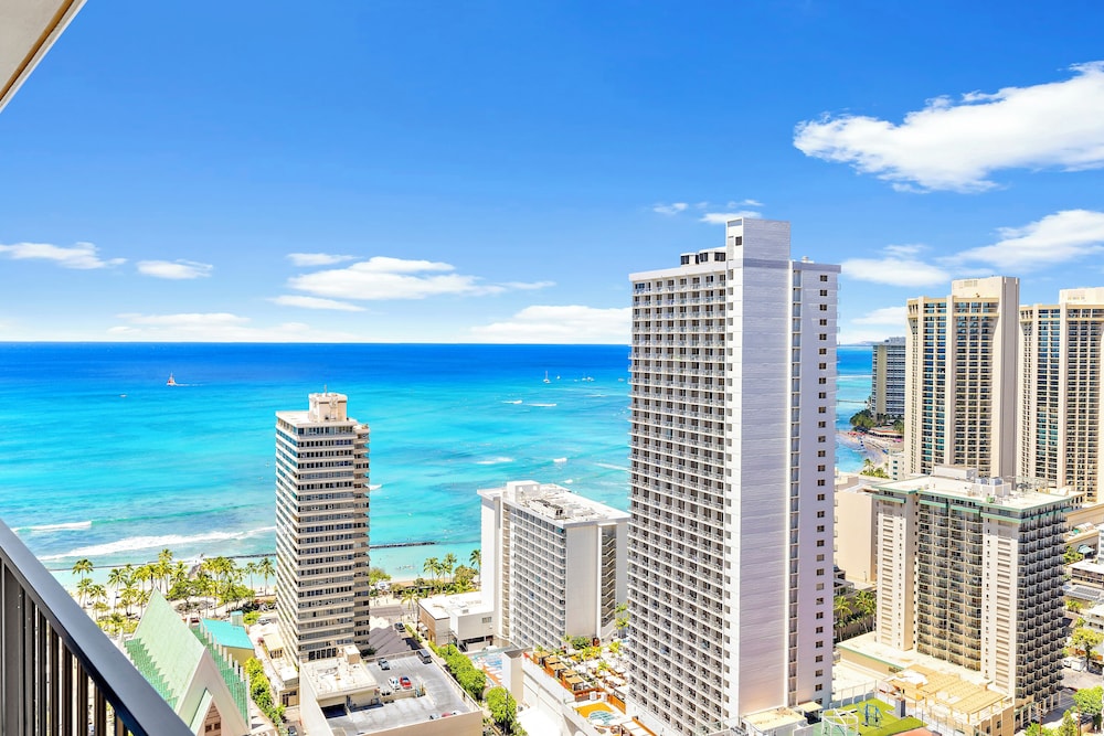 High Floor Ocean View Condo (King Bed and Parking) hotel photo