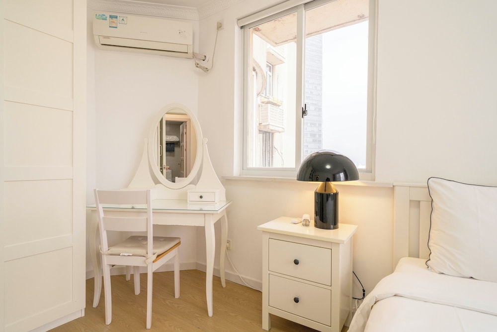 Tyms Xujiahui Premium 3BR 2BA APT