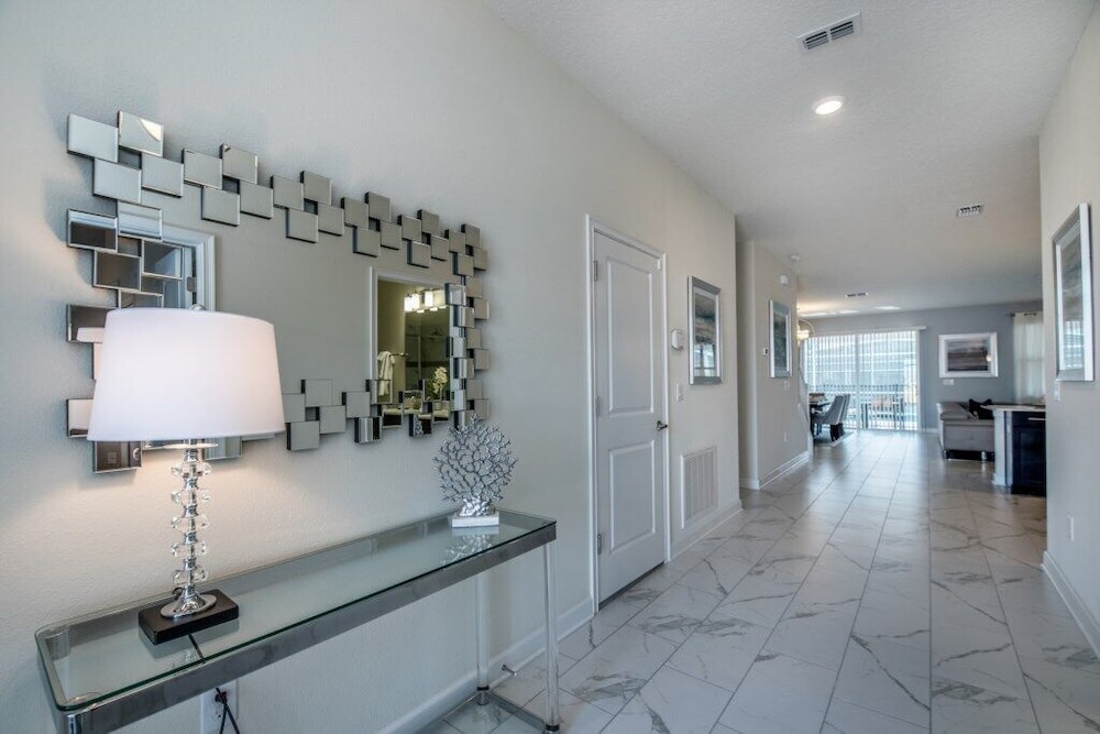 8942tw 8 Bedroom Villa by RedAwning - Image 1