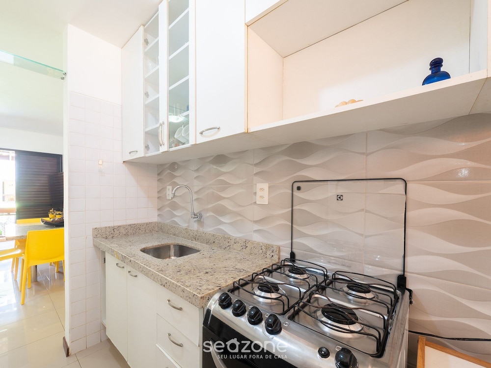 Condominium With Gym and Pool in Guarajuba - Camacari GSH