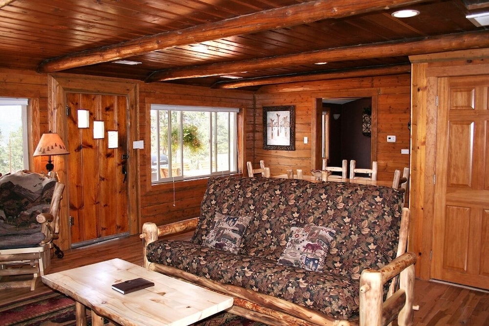 Rocky Mountain Retreat 2 Three Bedroom Cabin with Beautiful Views and Personal Hot Tub. 3 Cabin view 4