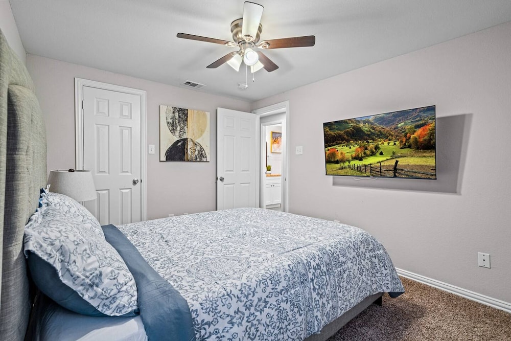 Spacious House-single Level Near Lake Huge Parking