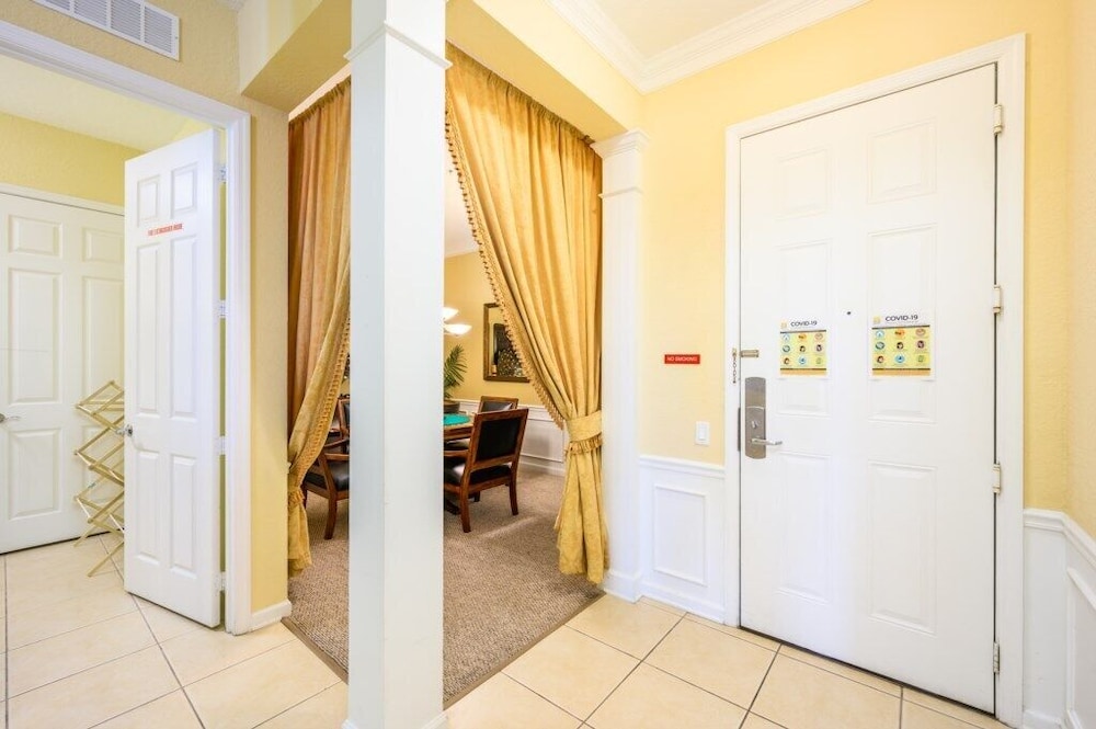 Tropical Lakeview Condo w. Vegas Game Room - 1014