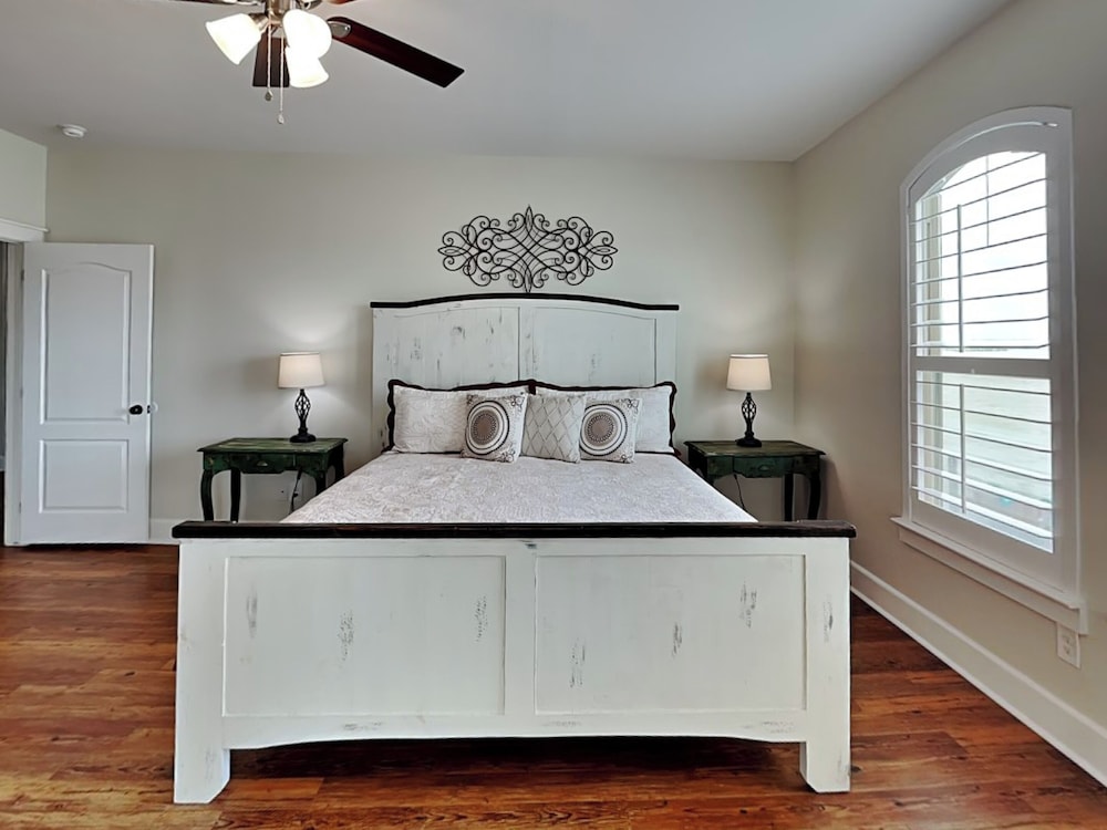 Casa Blanca by Miss Kitty’s