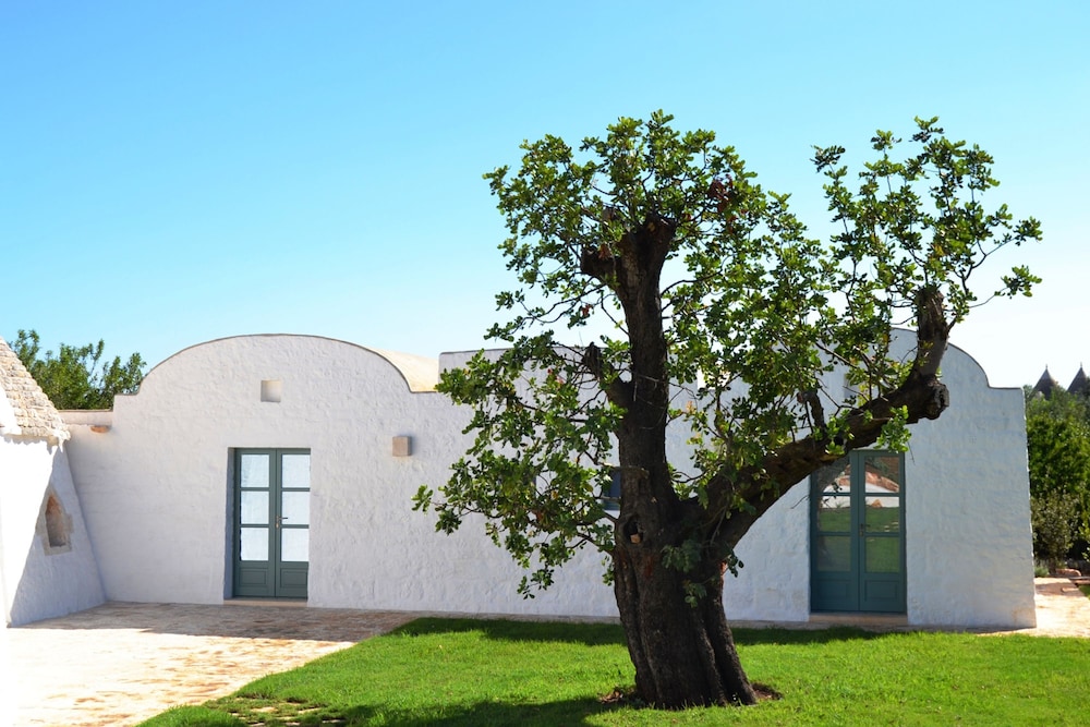 Trulli Pietra Rossa With Pool by Wonderful Italy