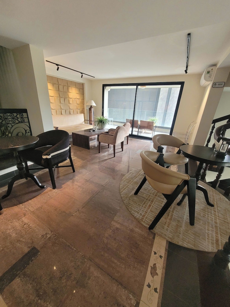 Nguyen Le Home