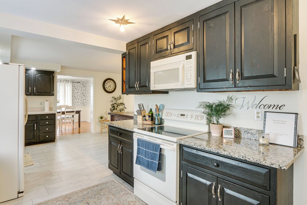 Mtn-view Pleasantville Home on 100 Acres!