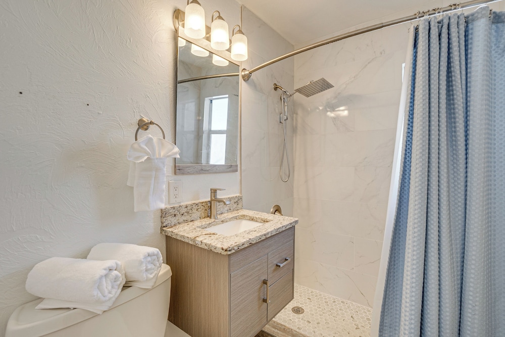 Unwind Poolside + Walk to Beach! Sarasota Retreat