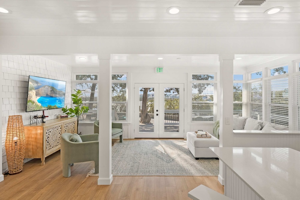Waterfront Incredible Views Fire pit Renovated