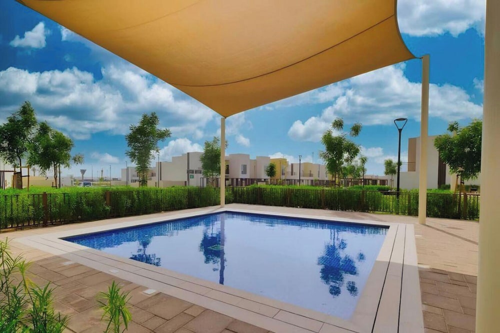 Phaedrus Living Urbana Serenity Escape