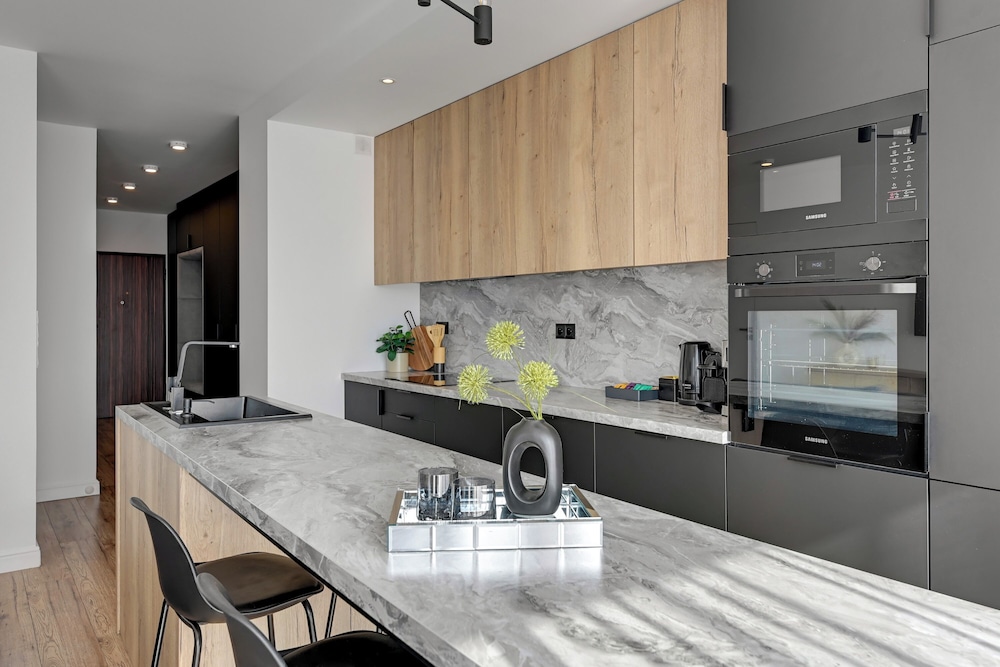 Aura - Riverside & Parking by Downtown Apartments