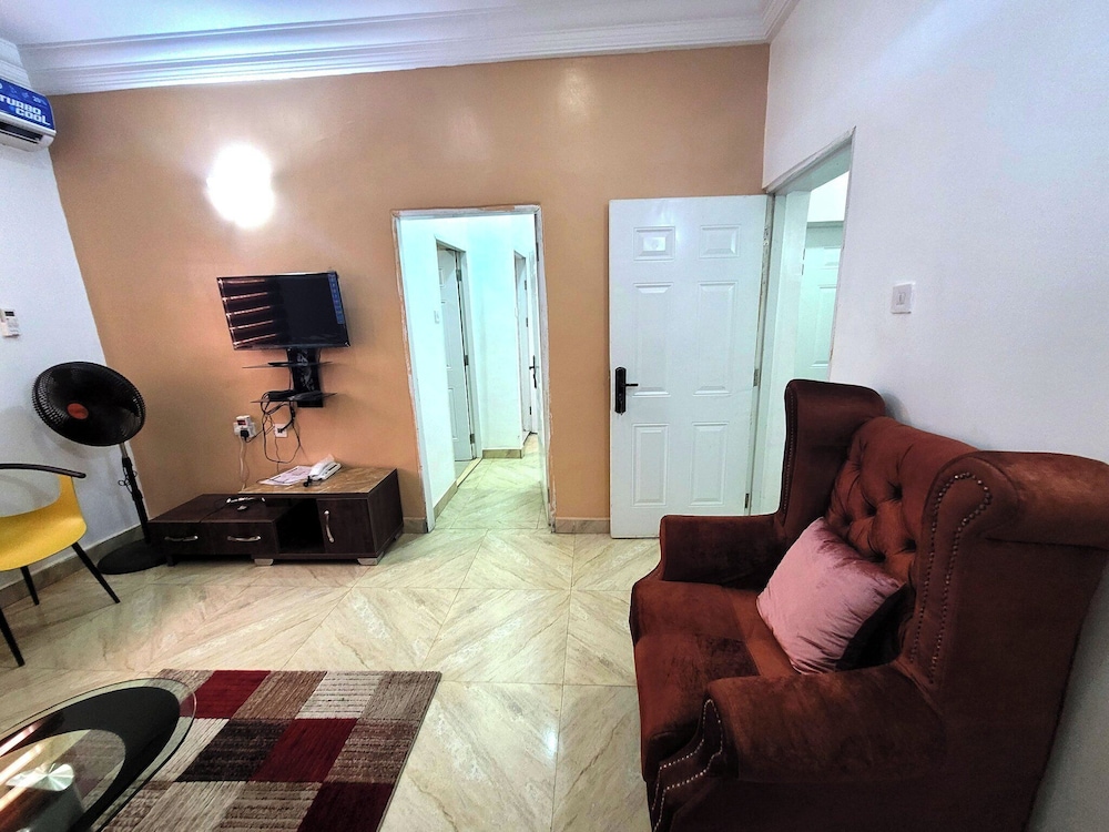 ROSSY'S APARTMENTS