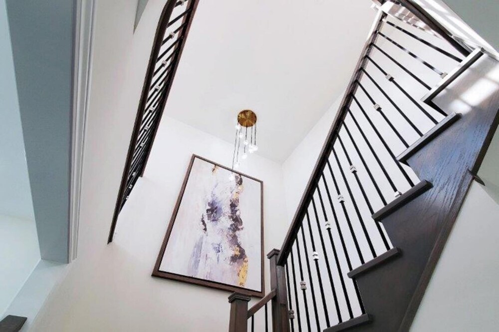 Georgina. New 4 Bedroom House Near Lake Simcoe