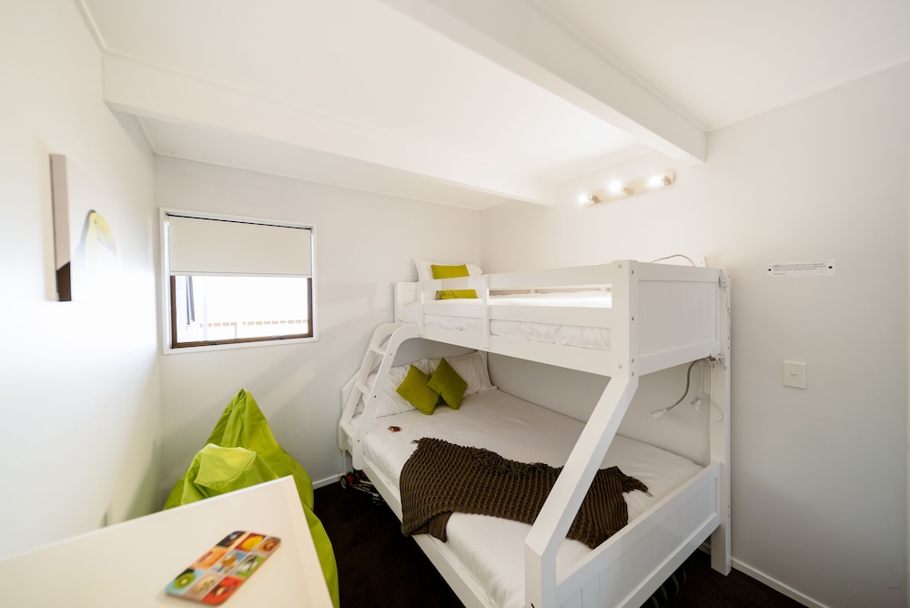 Central, modern city loft style home - CBD view 5