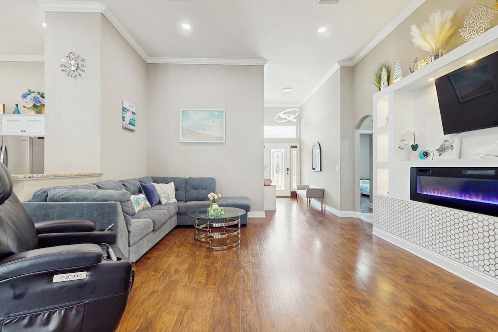 Spacious 5BR w/ Patio & W/D Near Beach