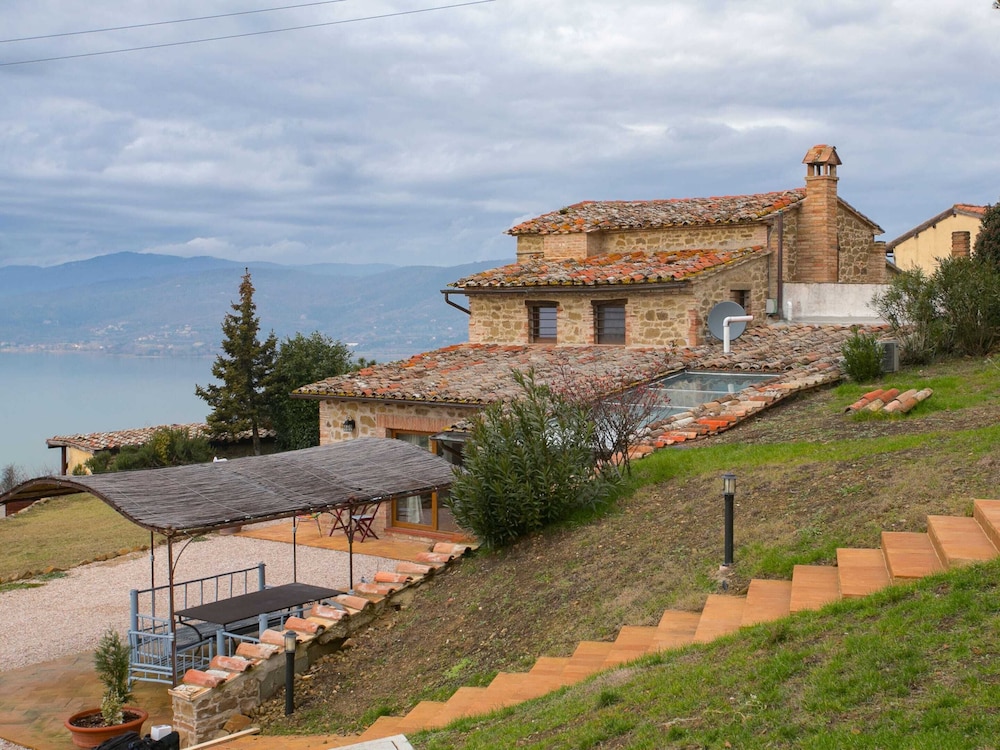 Villa in Cortona With Private Pool view 5