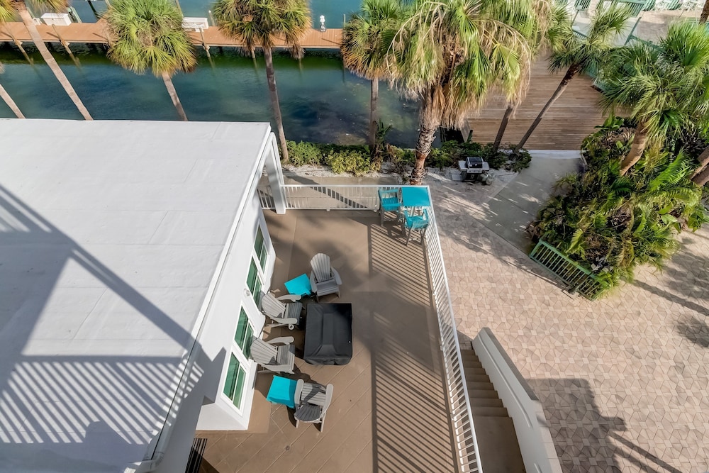 Dockside Condominiums Unit 402 2 Bedroom Condo by RedAwning view 4