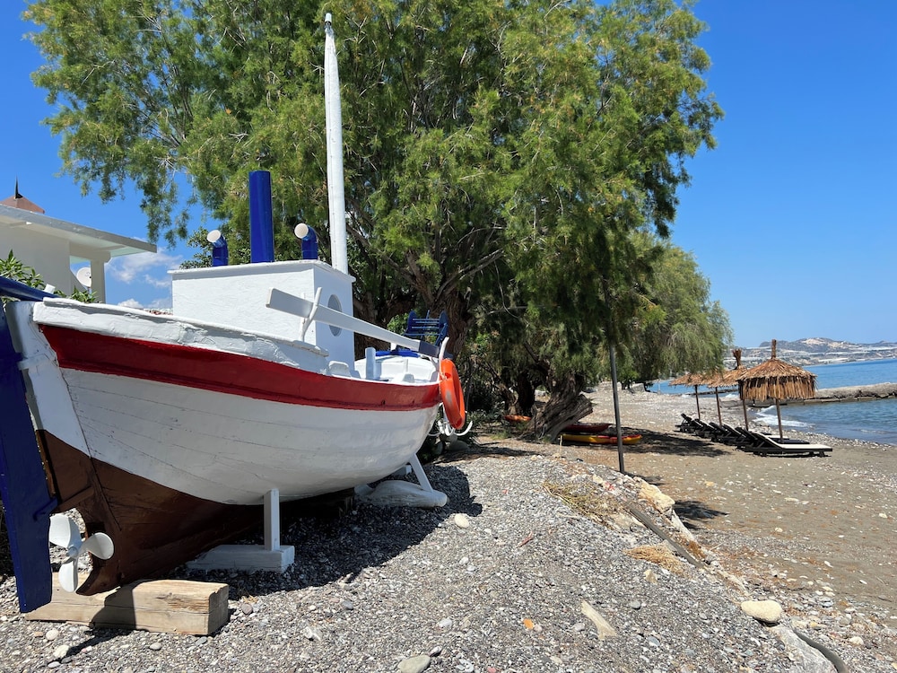 NIKKON LUXURY LIVING is a luxury private villa, in top of the sea.Enjoy LUXURY. photo 4