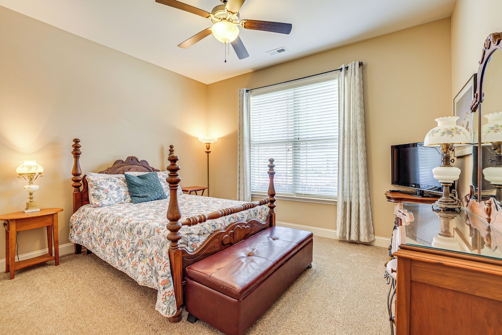 Stay at Jos Taylor Retreat: 9 Mi to Greenville!