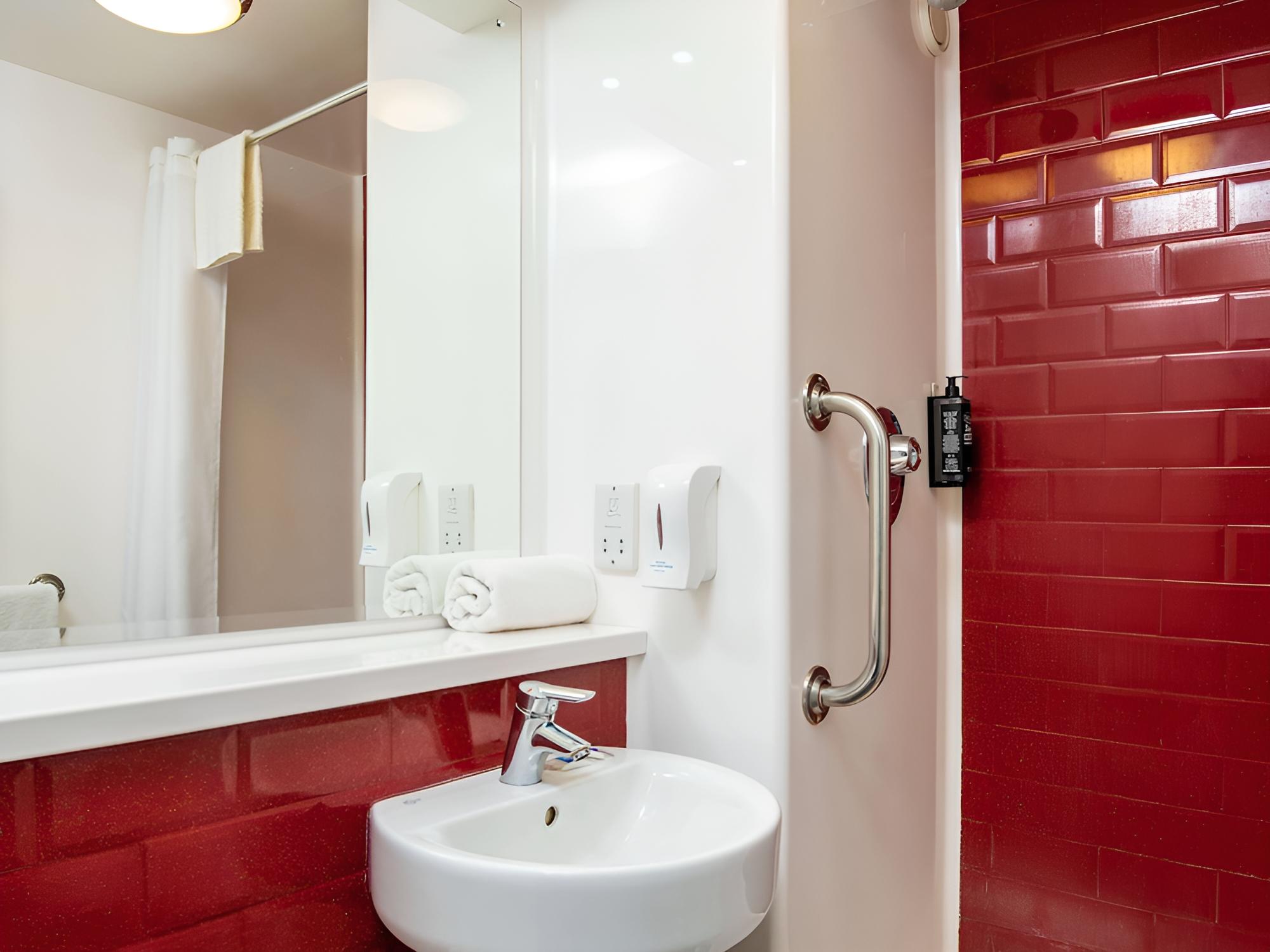 ibis budget West Thurrock view 4