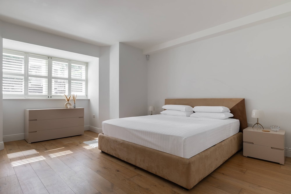 Priory Road III by Onefinestay