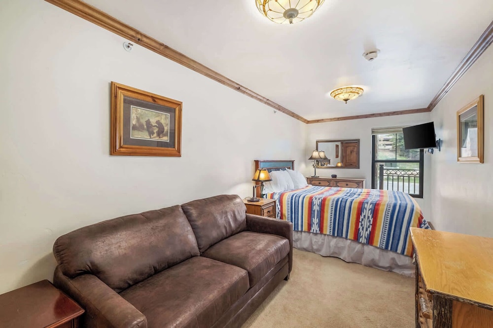 Landmark Vail - Charming Condo for 8 with Resort-style Amenities