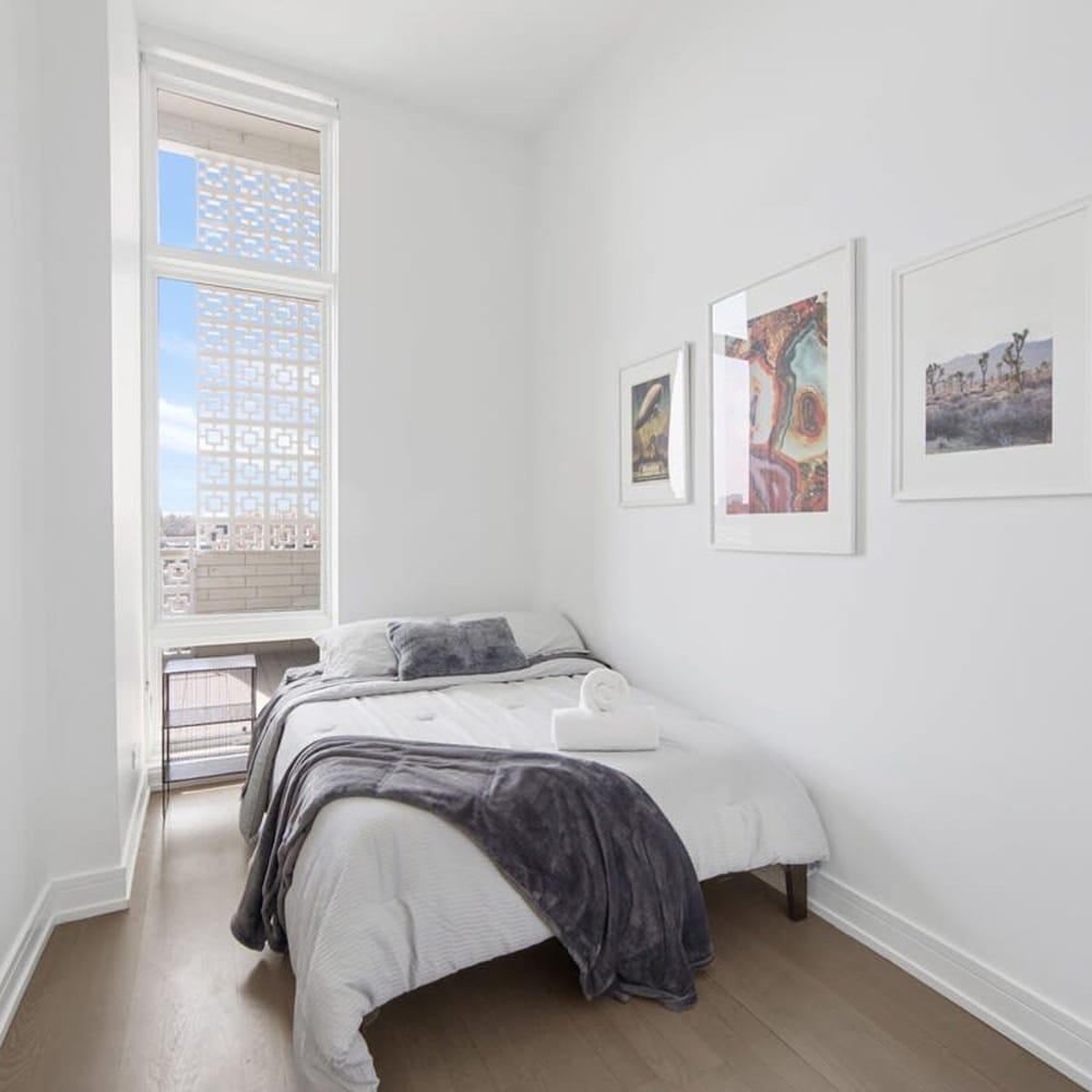 4-bedroom Penthouse w 2 Large Balconies Rooftop