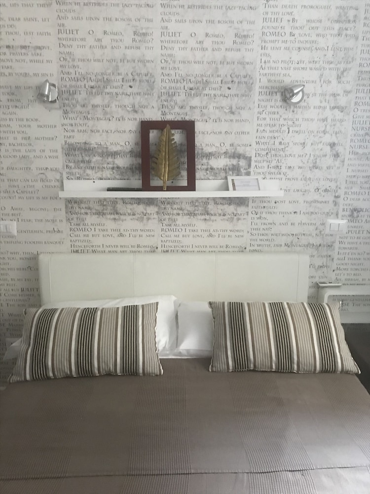 Vatican Vanity photo 4