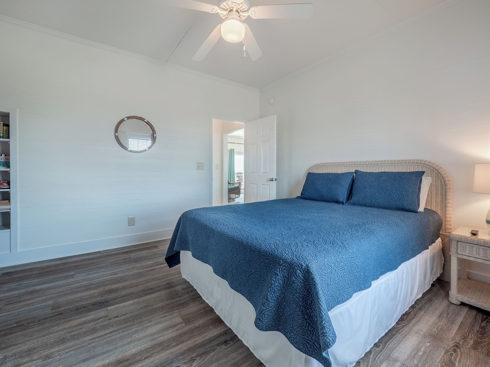 Green Dolphin by Topsail Realty
