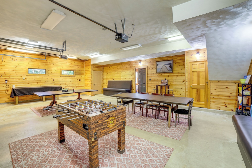 Live Large on Saddle Lake! Family Home w/ Dock