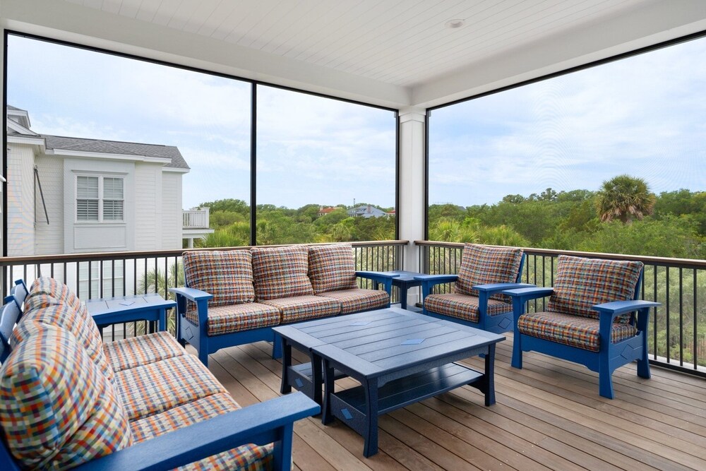 Cornfed Pelican 9 Bedroom Home