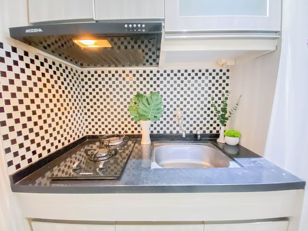 Spacious 2Br At Apartment Parahyangan Residence