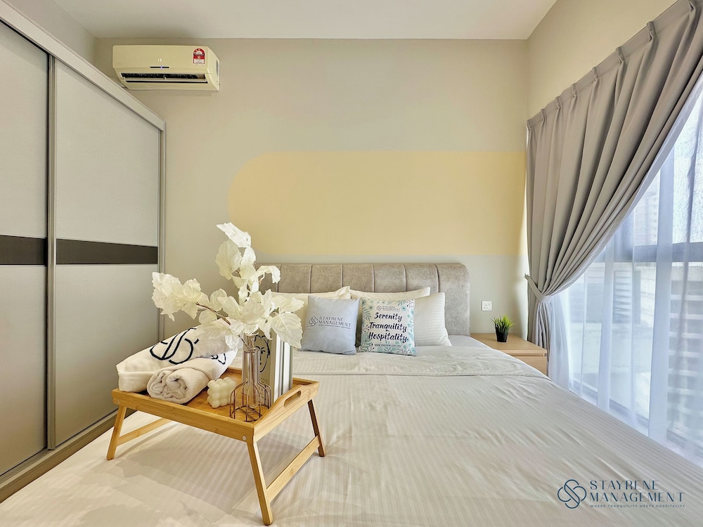 Country Garden Danga Bay Sea View Homestay by Stayrene