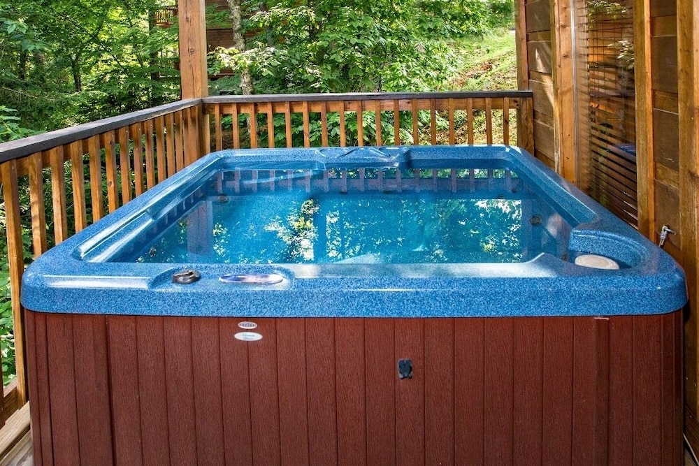 A To Remember - 5 Bedrooms, 5 Baths, Sleeps 18 Cabin by RedAwning