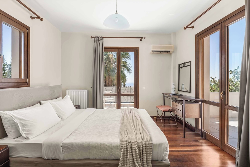 Villa Sarlata Sea View