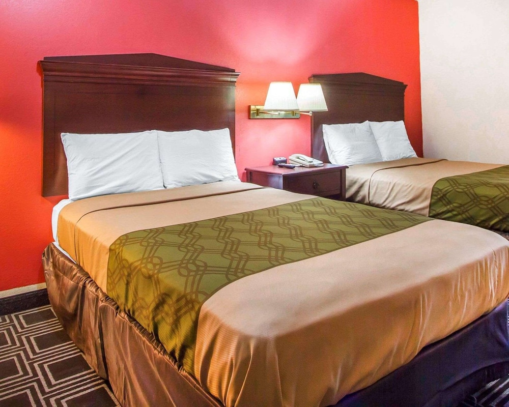 Econo Lodge Lanett view 3