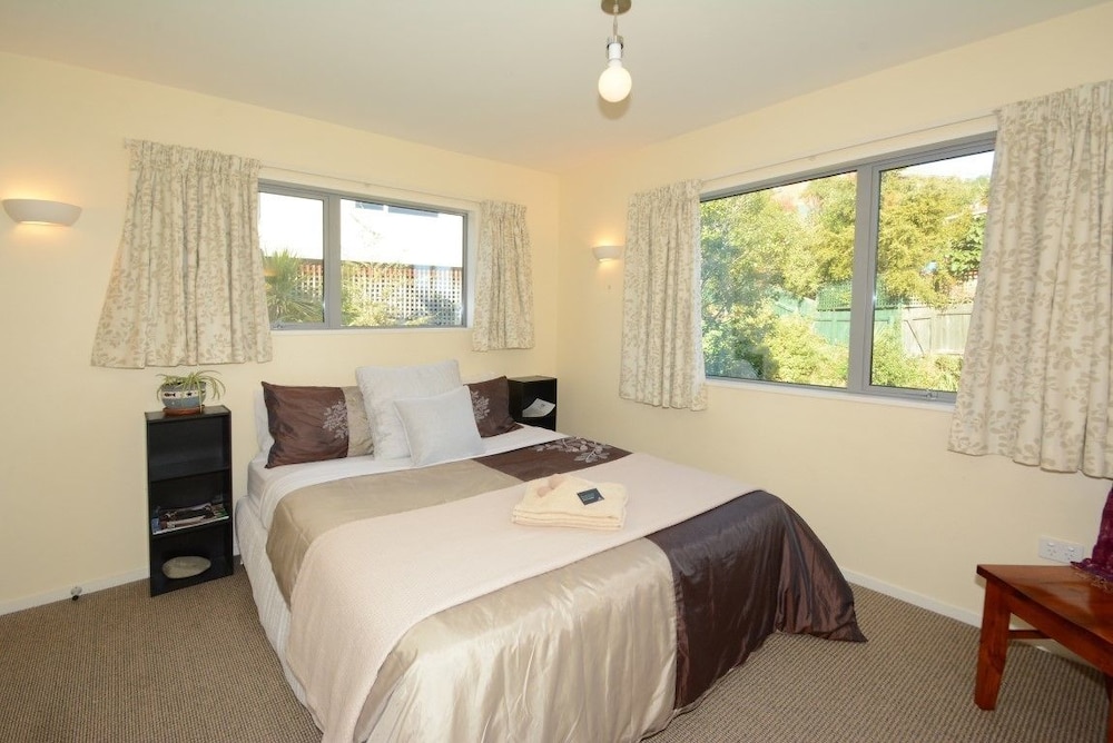 Baldwin Street BNB