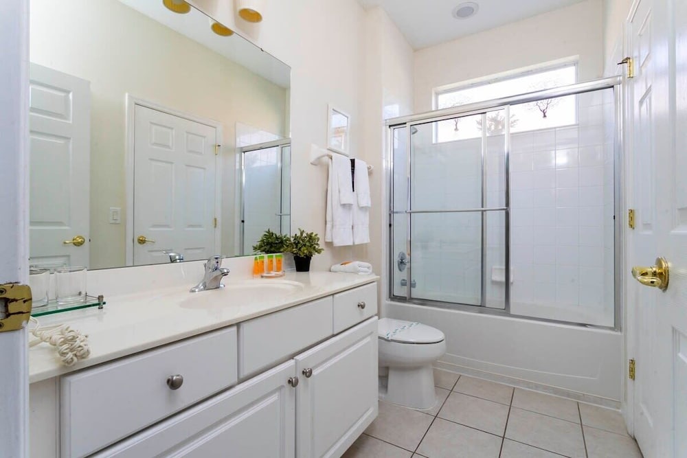 Gorgeous 4 Bedroom w/ Pool Close to Disney 920