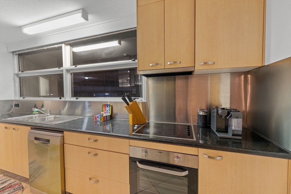 Stylish 3BR Oceanfront Stay by Mooloolaba Esp