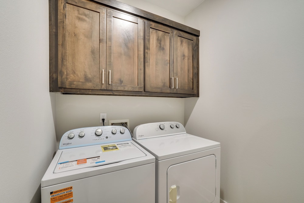 7 Mi to Afb: Central & Modern San Angelo Home