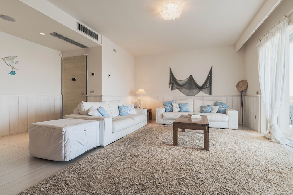 Villa Blue Sphere with Pool by Wonderful Italy