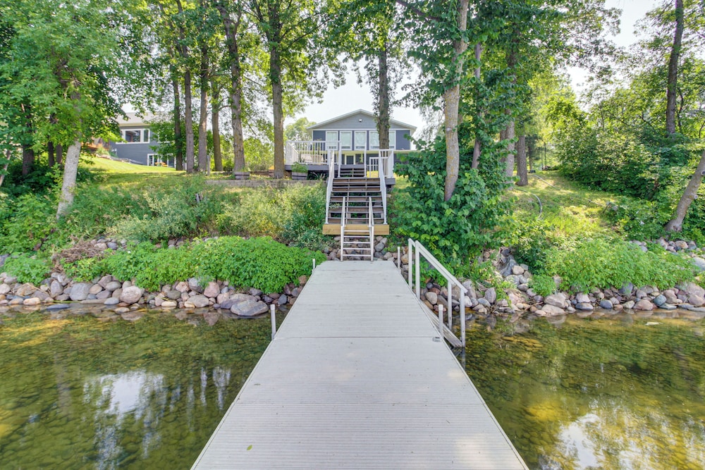 Waterfront Family Retreat on Lake Lida w/ Dock