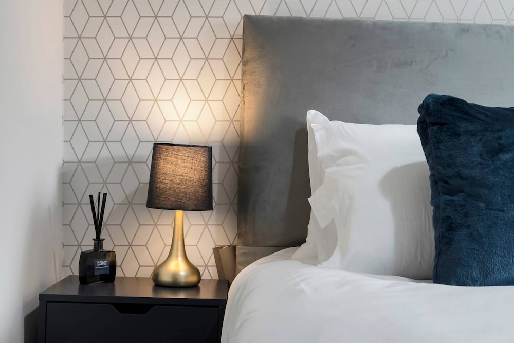 Free Parking Fast Wifi 2 Min to Cardiff City
